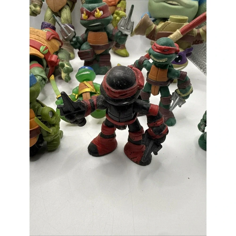 LOT‎ 19 TEENAGE MUTANT NINJA TURTLES ACTION FIGURES